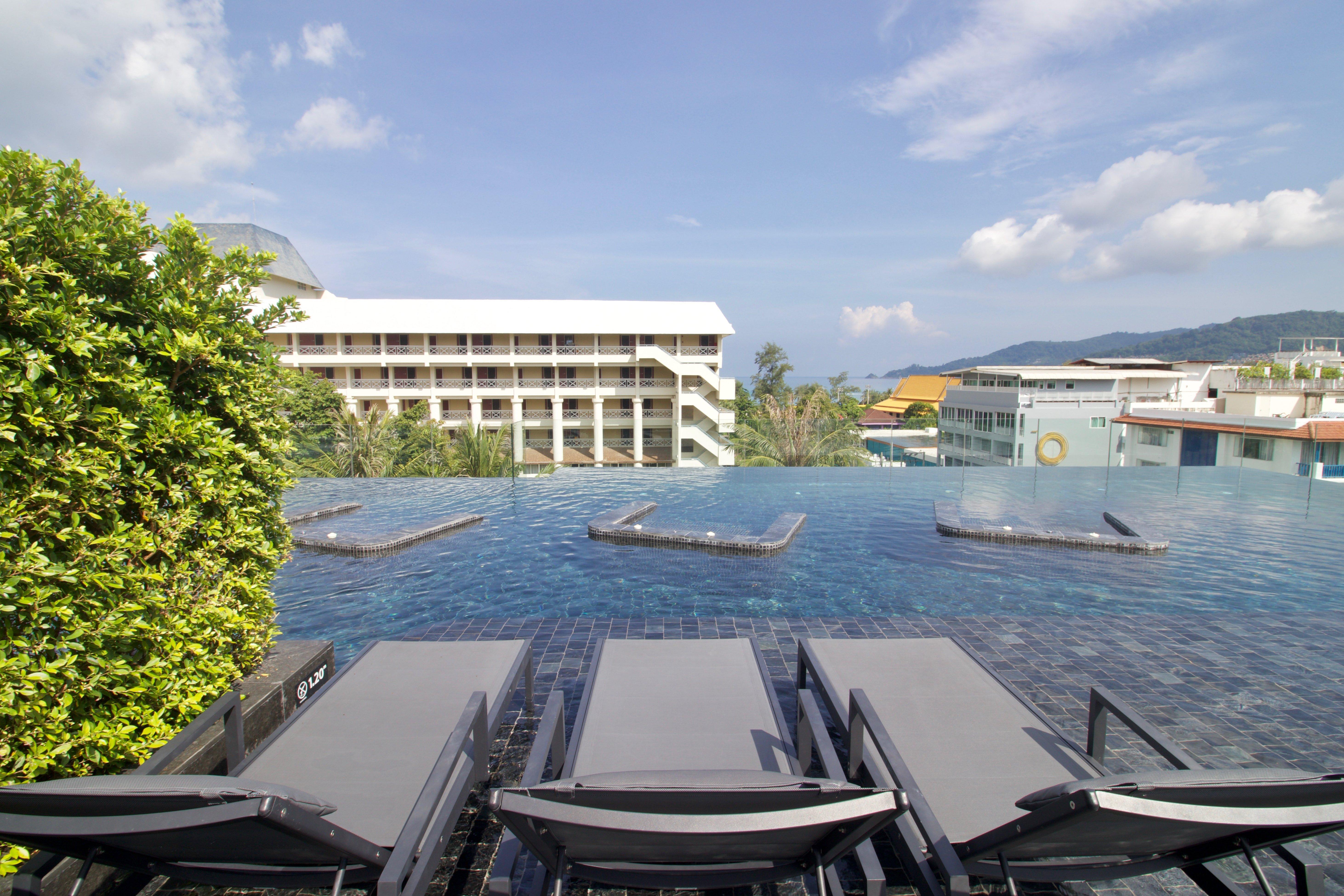 Hotel Indigo Phuket Patong By Ihg Eksteriør bilde The swimming pool at the hotel
