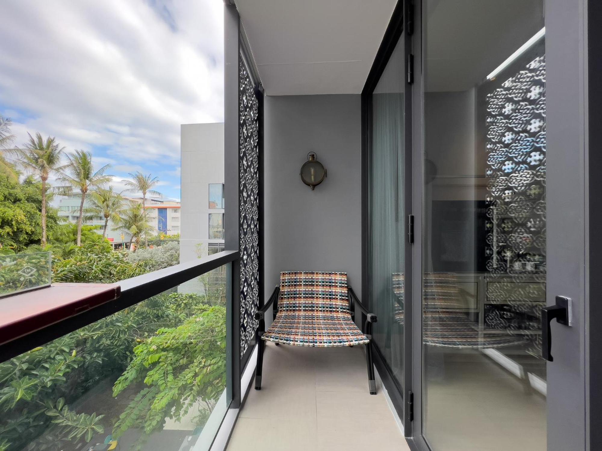Hotel Indigo Phuket Patong By Ihg Eksteriør bilde A balcony