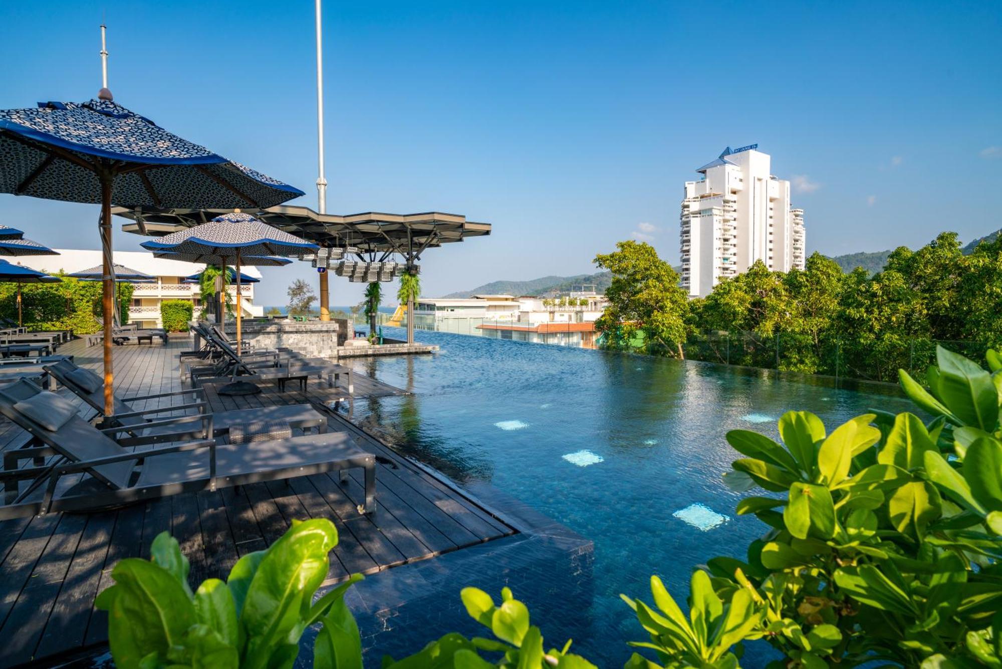 Hotel Indigo Phuket Patong By Ihg Eksteriør bilde The pool at the hotel