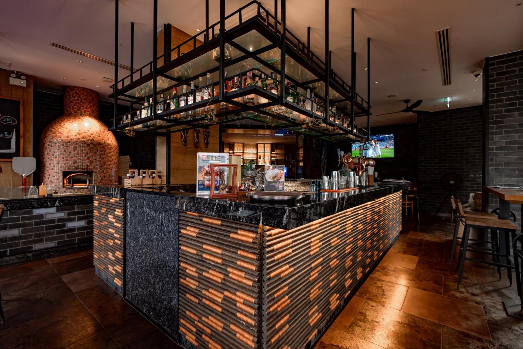 Hotel Indigo Phuket Patong By Ihg Eksteriør bilde The bar at the restaurant