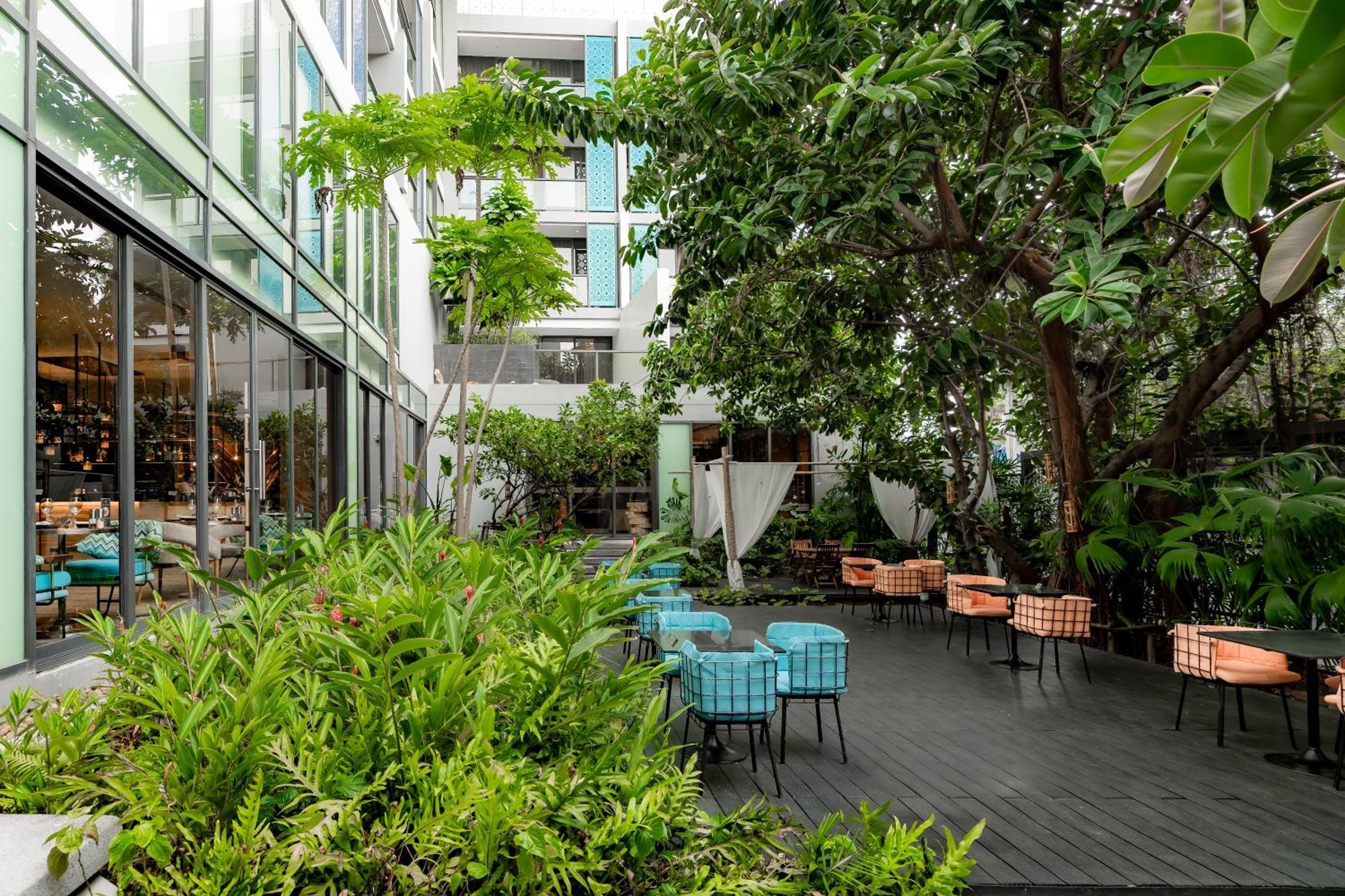 Hotel Indigo Phuket Patong By Ihg Eksteriør bilde The hotel's courtyard
